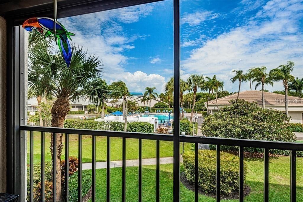 Active With Contract: $1,595 (1 beds, 1 baths, 875 Square Feet)