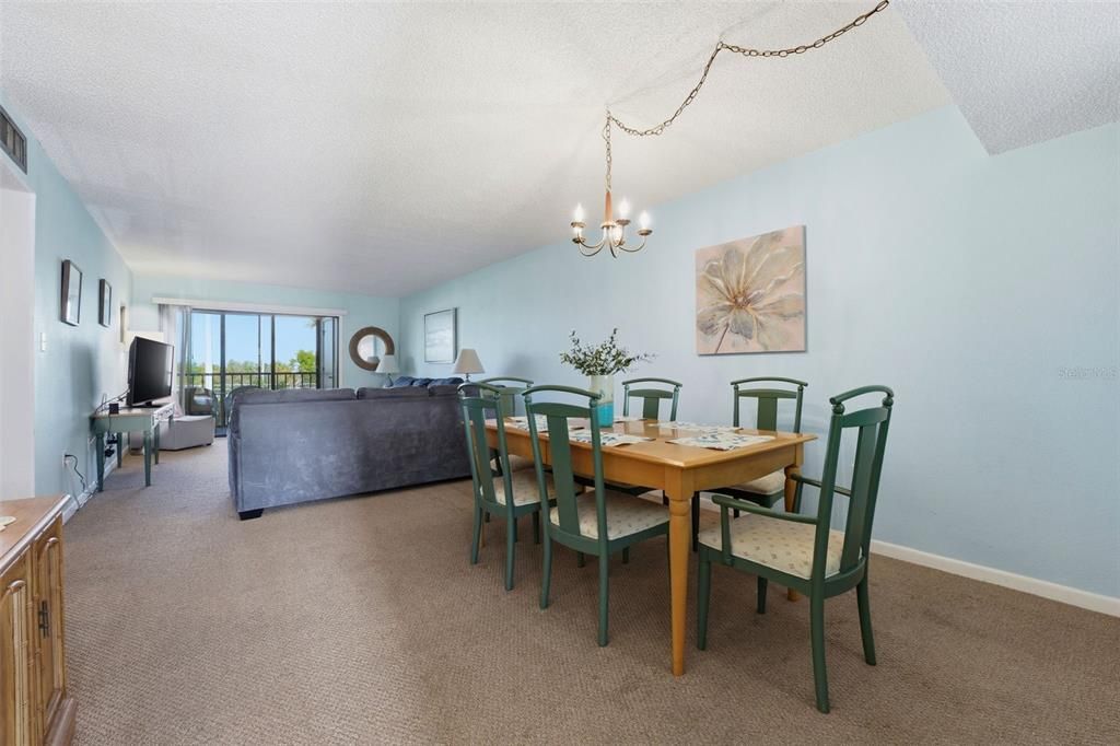 For Sale: $180,000 (2 beds, 2 baths, 1150 Square Feet)
