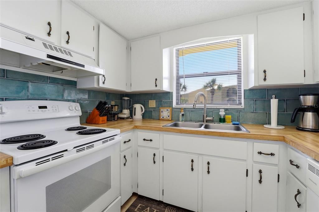 For Sale: $180,000 (2 beds, 2 baths, 1150 Square Feet)