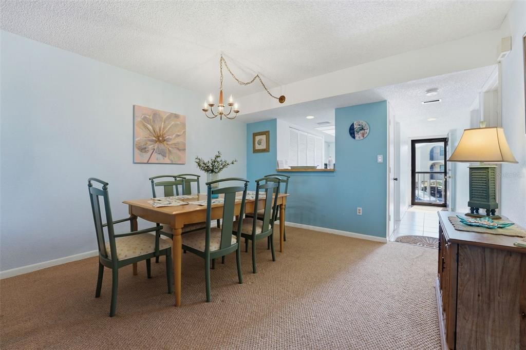 For Sale: $180,000 (2 beds, 2 baths, 1150 Square Feet)