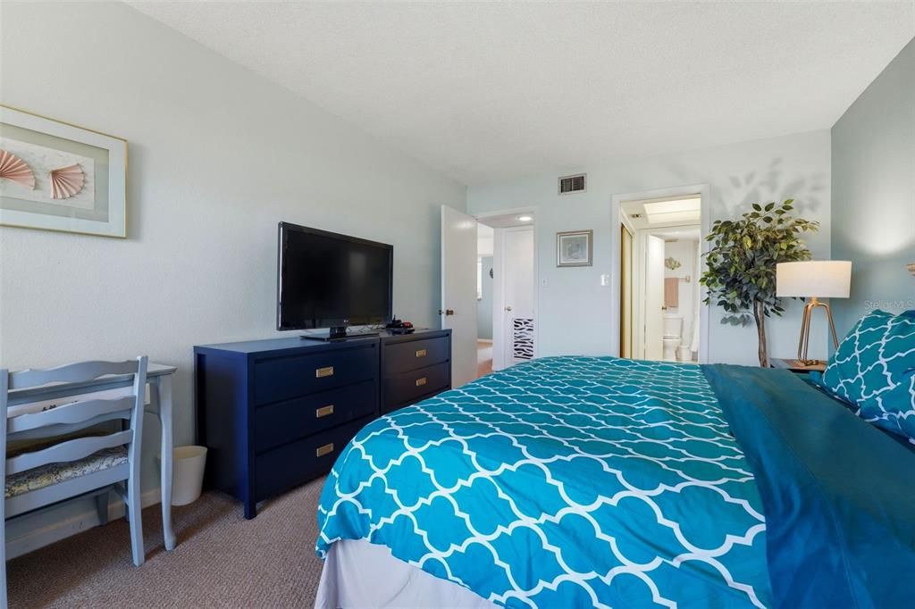 For Sale: $180,000 (2 beds, 2 baths, 1150 Square Feet)