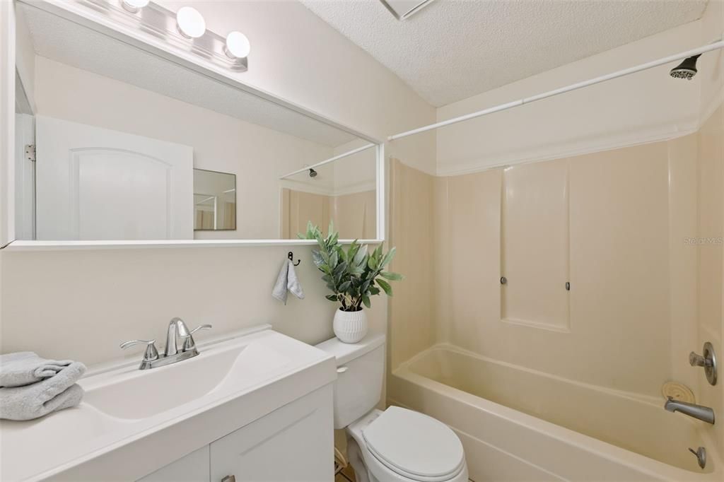 В аренду: $1,900 (3 спален, 2 ванн, 1052 Квадратных фут)