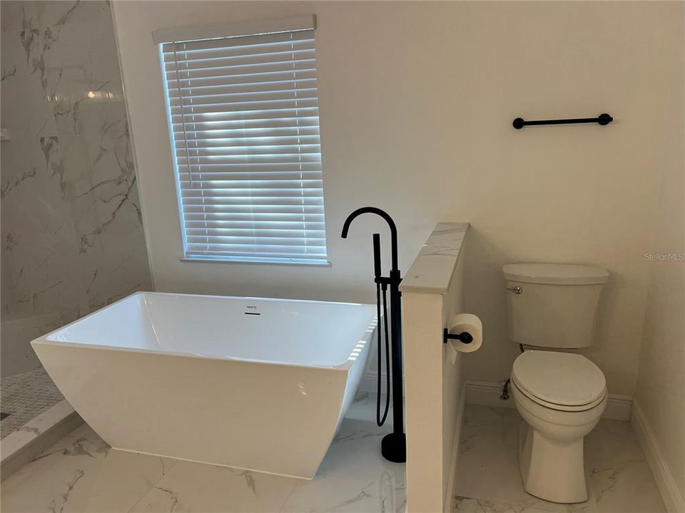 En Venta: $990,000 (4 camas, 3 baños, 2554 Pies cuadrados)