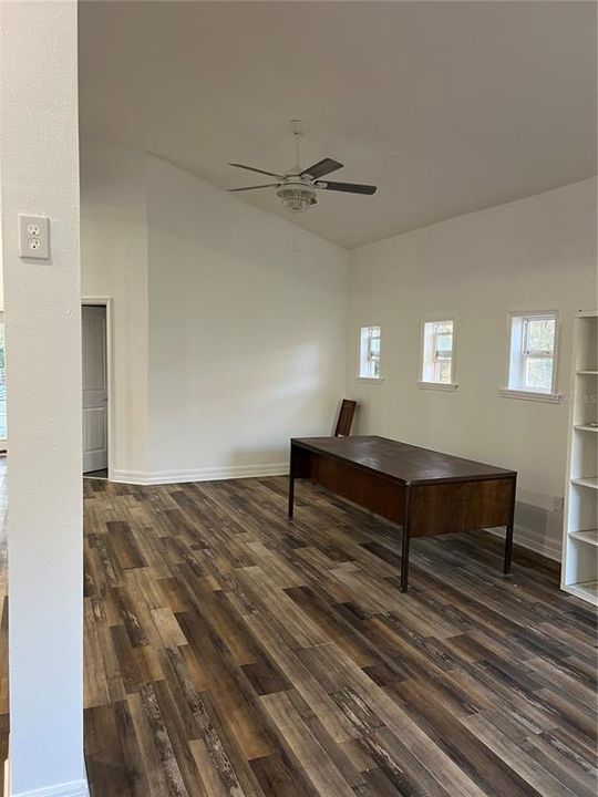 En Venta: $990,000 (4 camas, 3 baños, 2554 Pies cuadrados)
