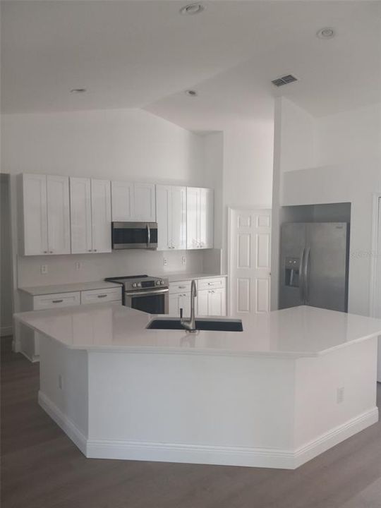 En Venta: $990,000 (4 camas, 3 baños, 2554 Pies cuadrados)