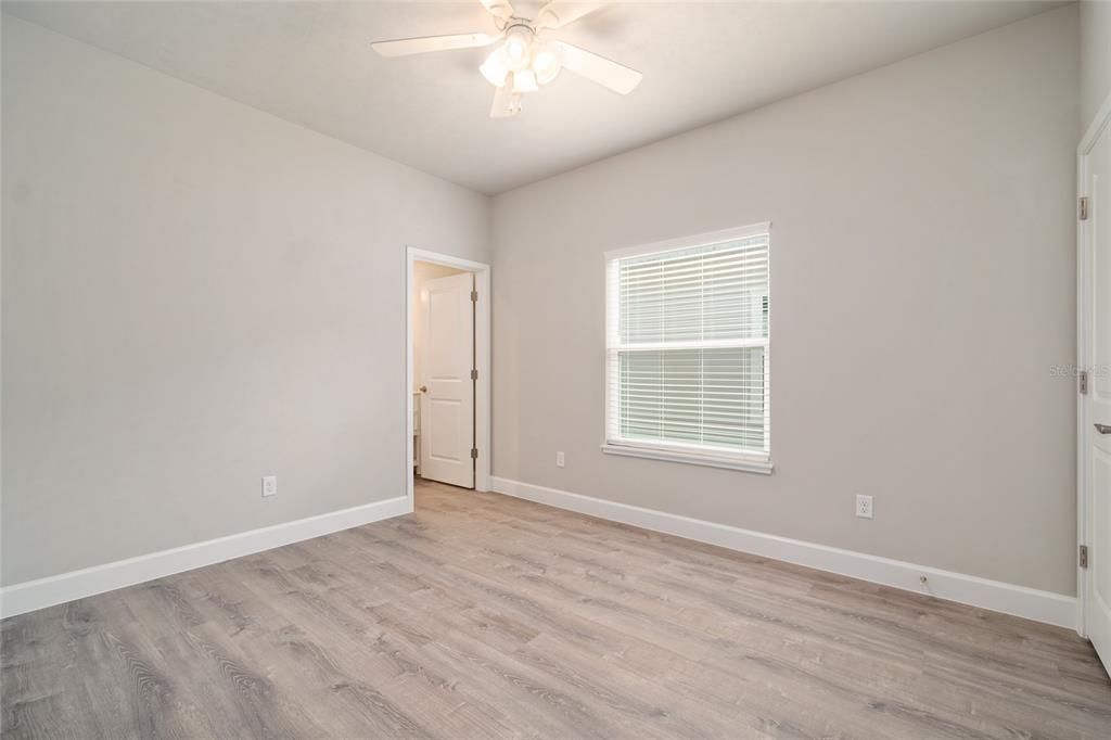 出租: $3,975 (5 贝兹, 5 浴室, 3256 平方英尺)