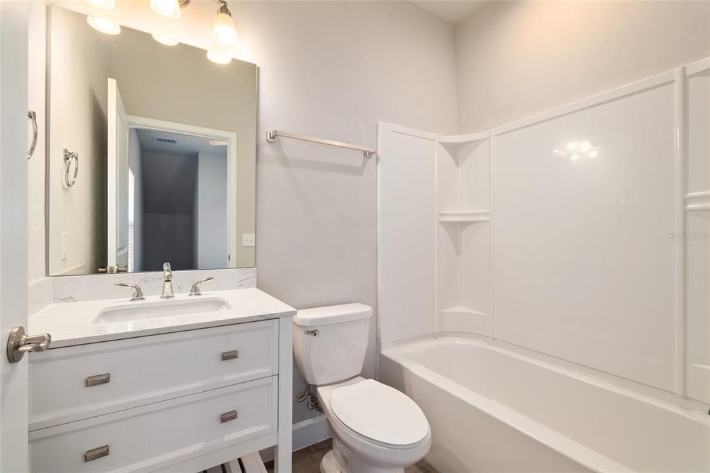 出租: $3,975 (5 贝兹, 5 浴室, 3256 平方英尺)