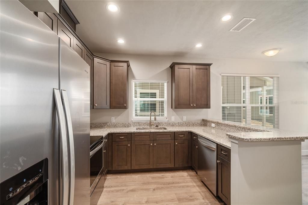 出租: $3,975 (5 贝兹, 5 浴室, 3256 平方英尺)