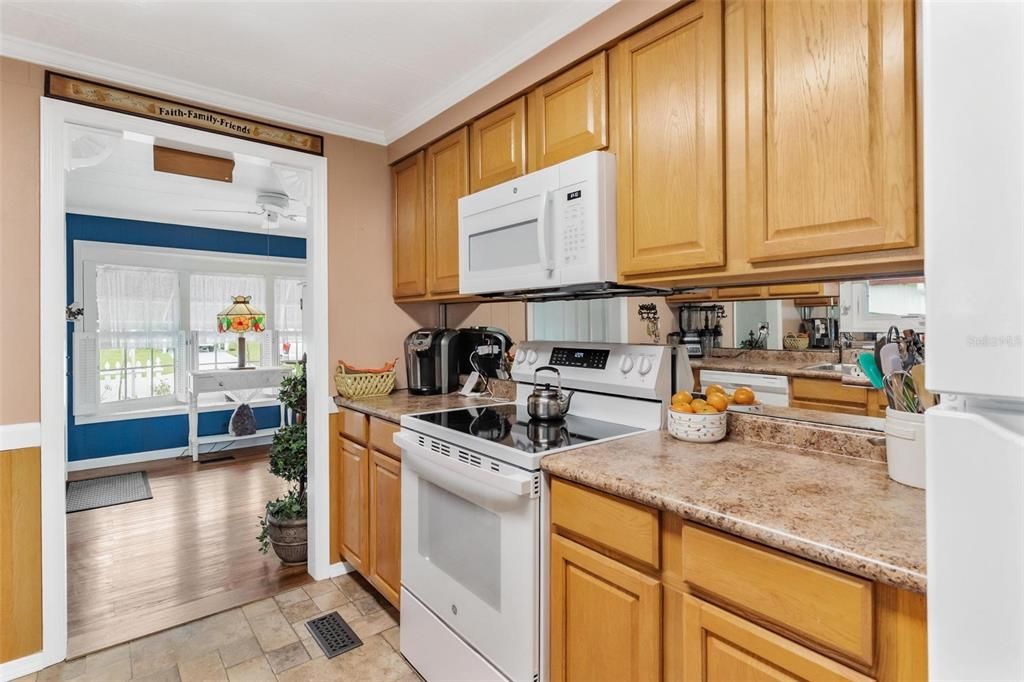 For Sale: $218,000 (2 beds, 2 baths, 1416 Square Feet)