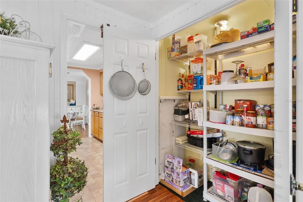 For Sale: $218,000 (2 beds, 2 baths, 1416 Square Feet)