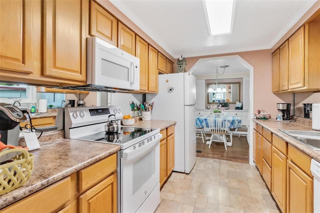 For Sale: $218,000 (2 beds, 2 baths, 1416 Square Feet)