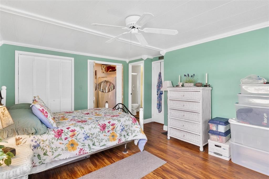 For Sale: $218,000 (2 beds, 2 baths, 1416 Square Feet)