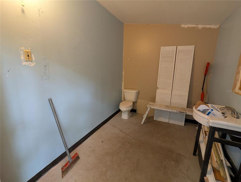Active With Contract: $150,000 (2 beds, 1 baths, 841 Square Feet)