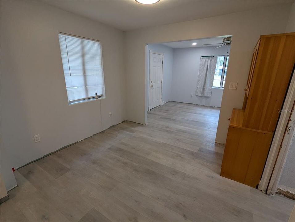 Active With Contract: $150,000 (2 beds, 1 baths, 841 Square Feet)