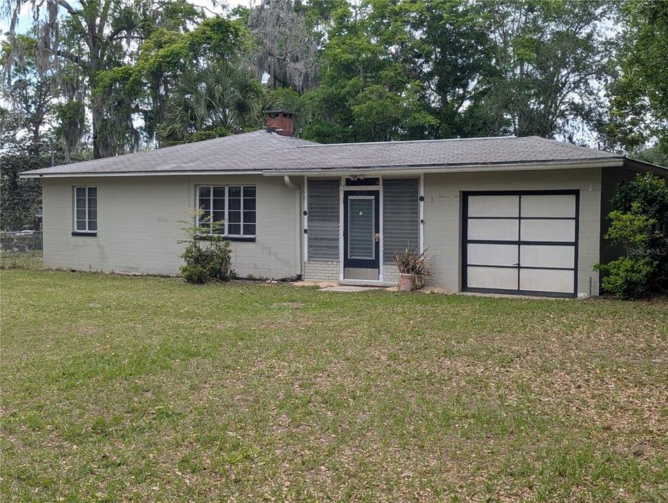 Active With Contract: $150,000 (2 beds, 1 baths, 841 Square Feet)