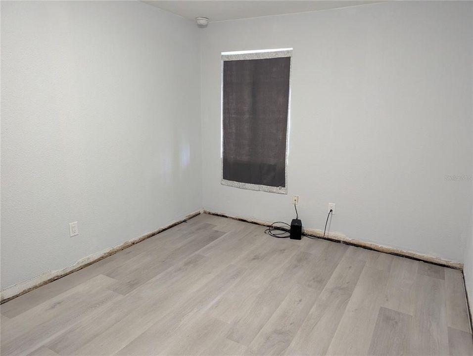 Active With Contract: $150,000 (2 beds, 1 baths, 841 Square Feet)
