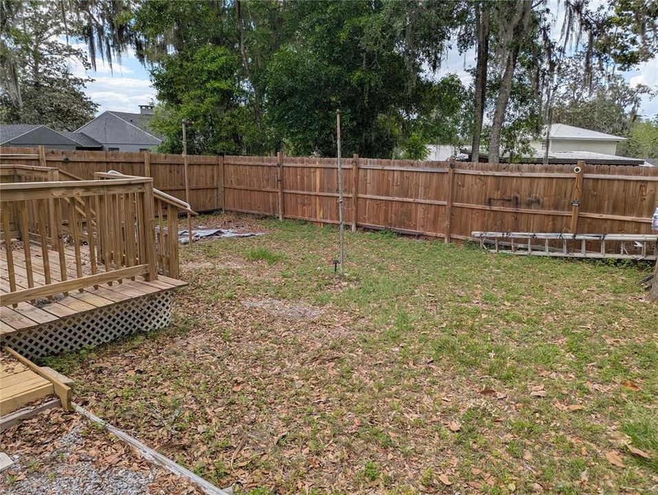 Active With Contract: $150,000 (2 beds, 1 baths, 841 Square Feet)
