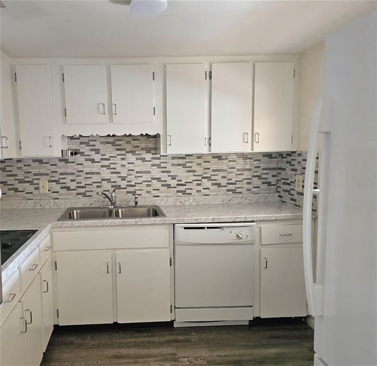For Rent: $1,350 (1 beds, 1 baths, 825 Square Feet)