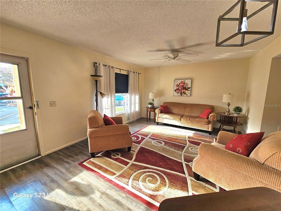 For Rent: $1,350 (1 beds, 1 baths, 825 Square Feet)