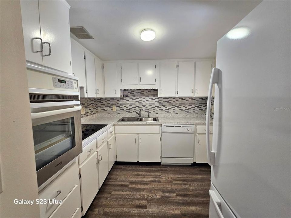 For Rent: $1,350 (1 beds, 1 baths, 825 Square Feet)