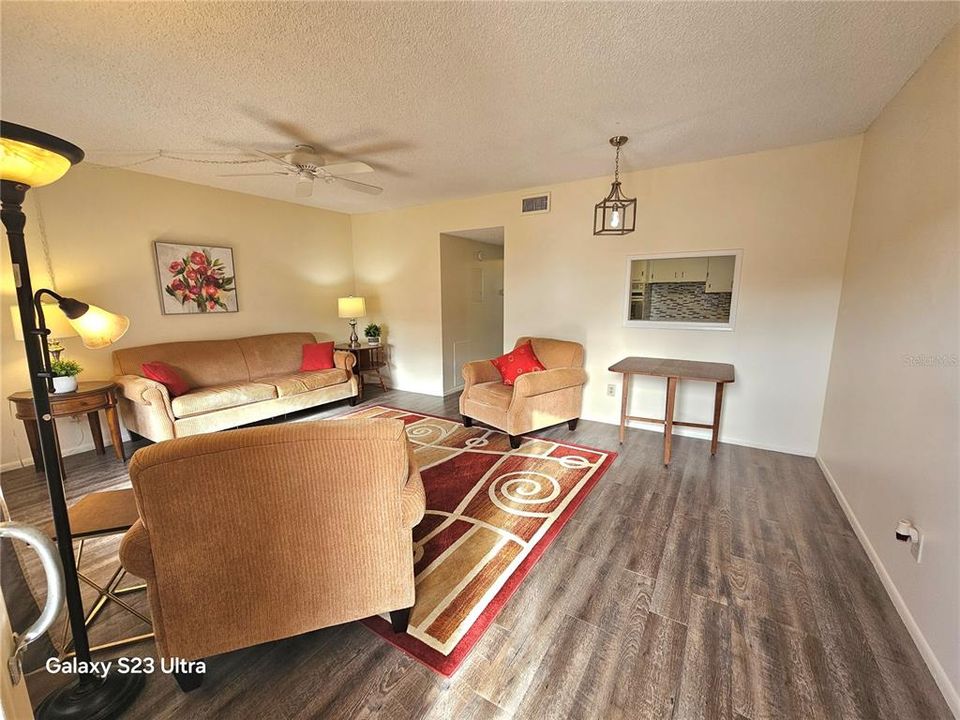 For Rent: $1,350 (1 beds, 1 baths, 825 Square Feet)