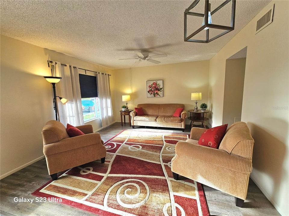 For Rent: $1,350 (1 beds, 1 baths, 825 Square Feet)