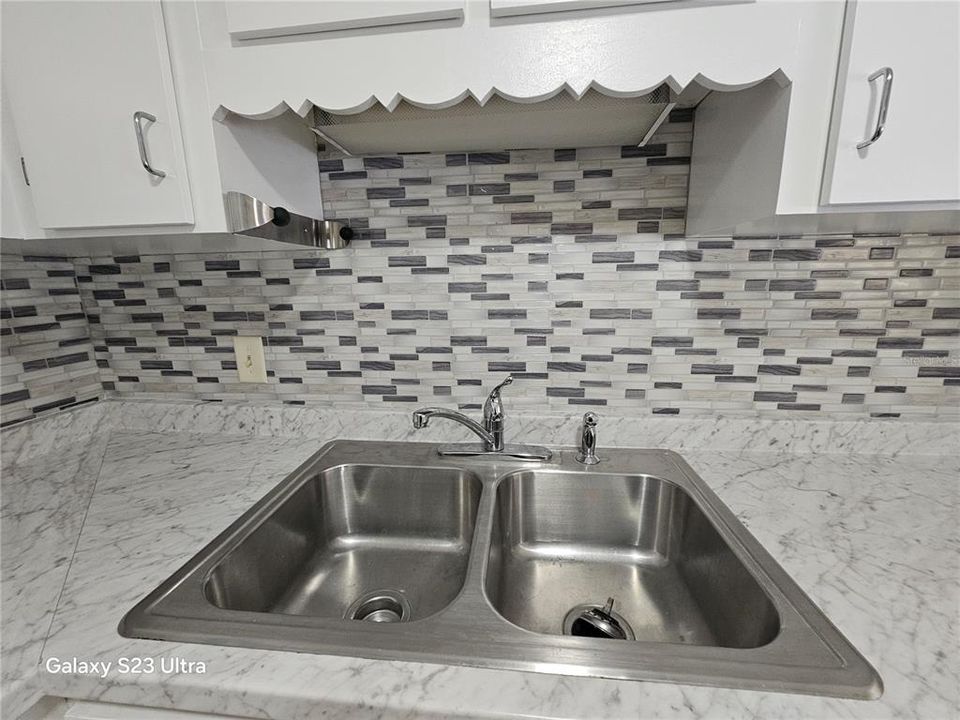 For Rent: $1,350 (1 beds, 1 baths, 825 Square Feet)