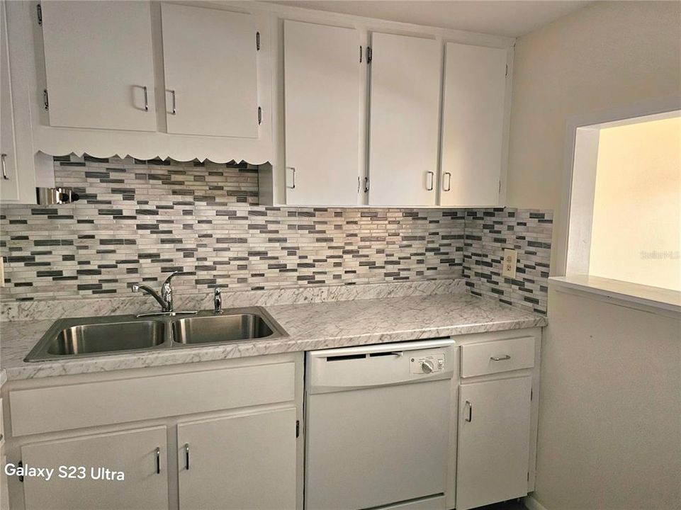 For Rent: $1,350 (1 beds, 1 baths, 825 Square Feet)