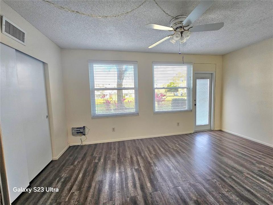 For Rent: $1,350 (1 beds, 1 baths, 825 Square Feet)