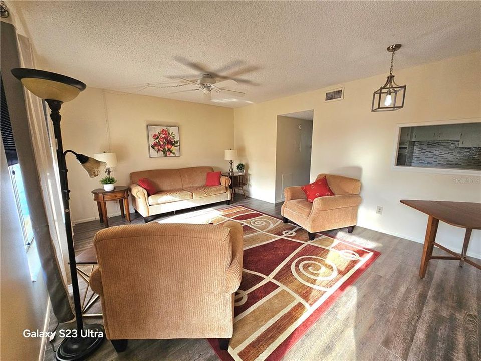 For Rent: $1,350 (1 beds, 1 baths, 825 Square Feet)