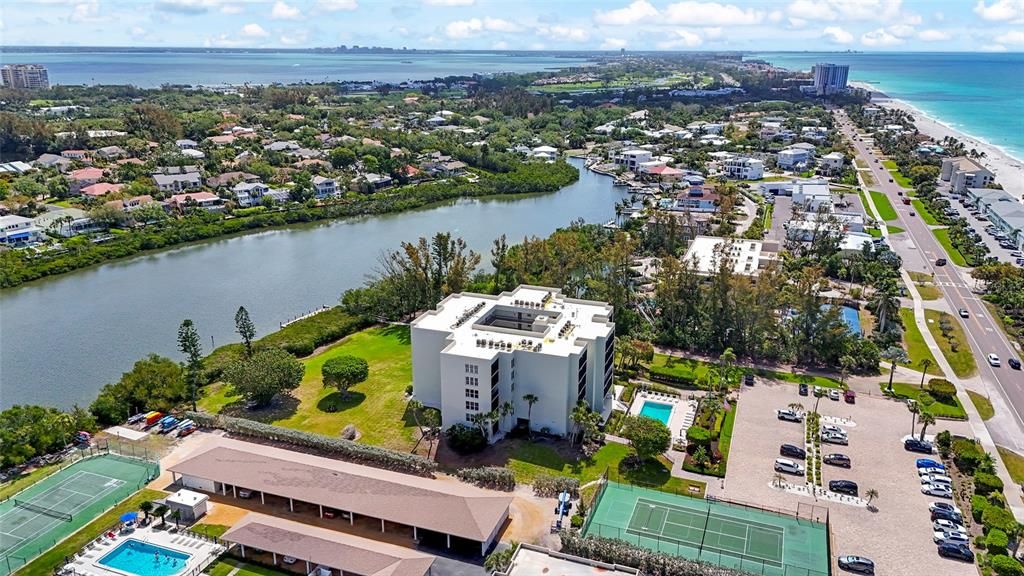 На продажу: $475,000 (2 спален, 2 ванн, 1260 Квадратных фут)