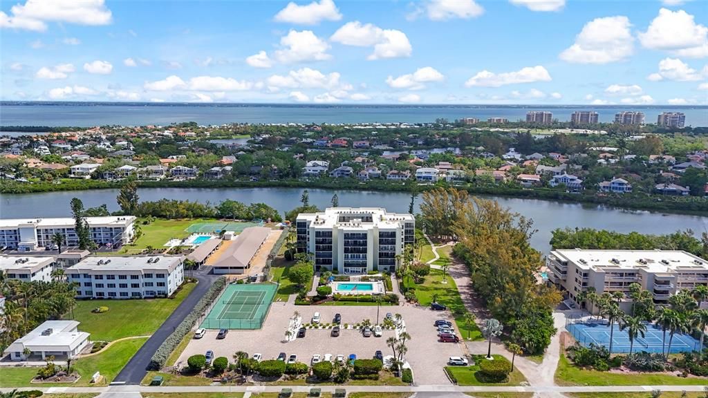 На продажу: $475,000 (2 спален, 2 ванн, 1260 Квадратных фут)