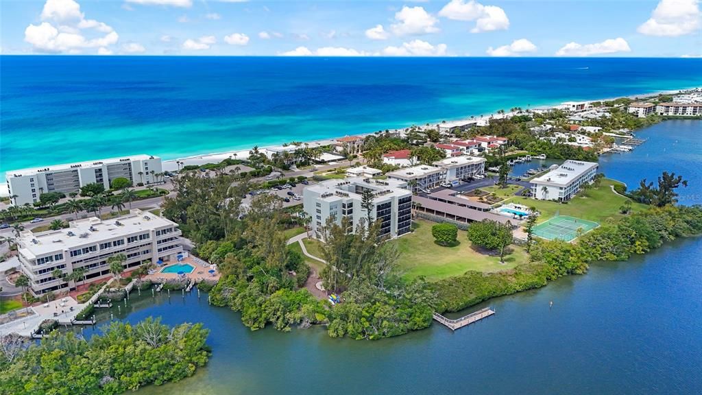 На продажу: $475,000 (2 спален, 2 ванн, 1260 Квадратных фут)