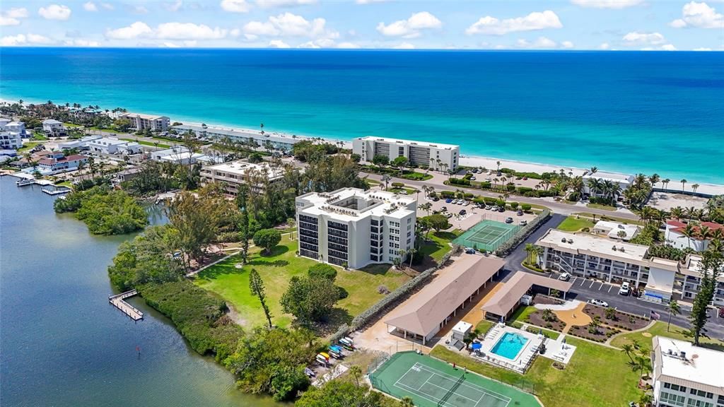 На продажу: $475,000 (2 спален, 2 ванн, 1260 Квадратных фут)