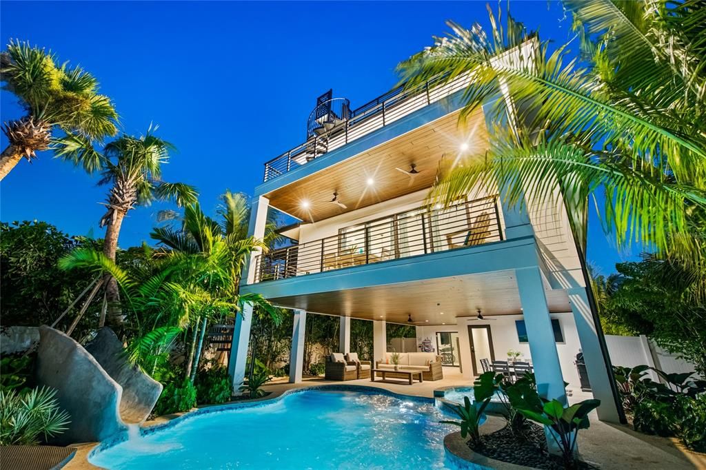 For Sale: $3,945,000 (6 beds, 6 baths, 3601 Square Feet)