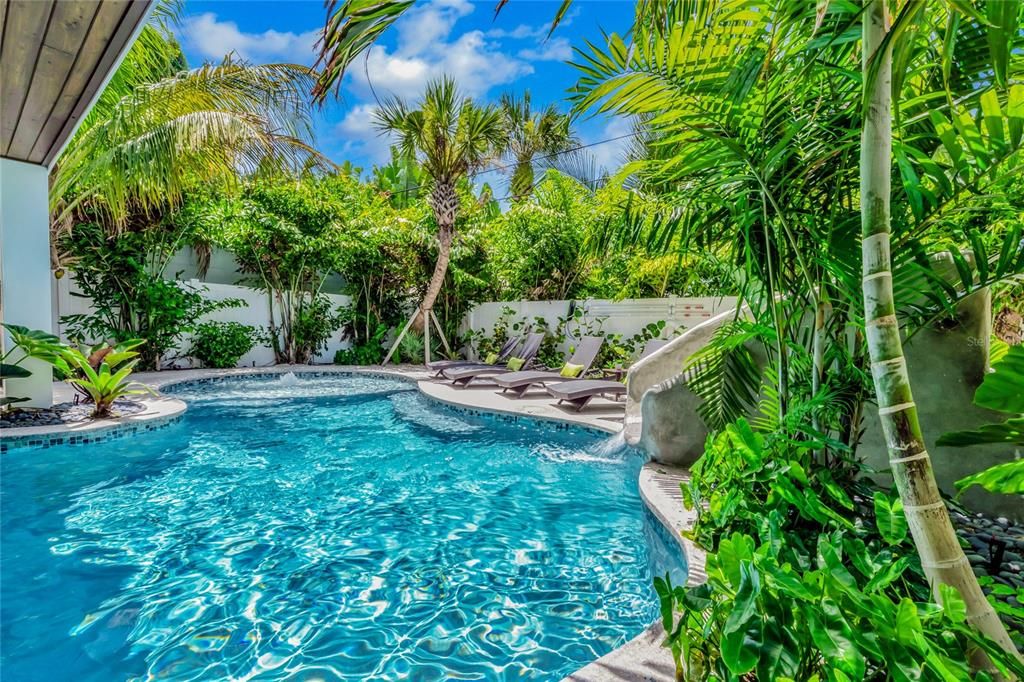 For Sale: $3,945,000 (6 beds, 6 baths, 3601 Square Feet)