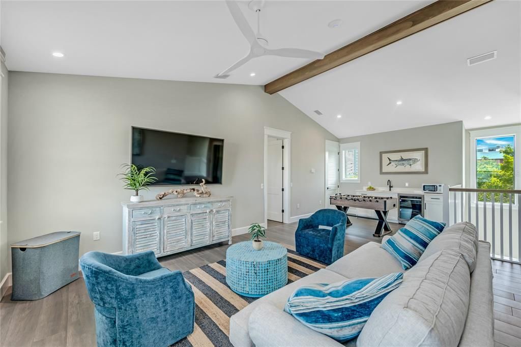 For Sale: $3,945,000 (6 beds, 6 baths, 3601 Square Feet)