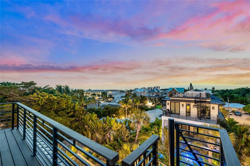 For Sale: $3,945,000 (6 beds, 6 baths, 3601 Square Feet)