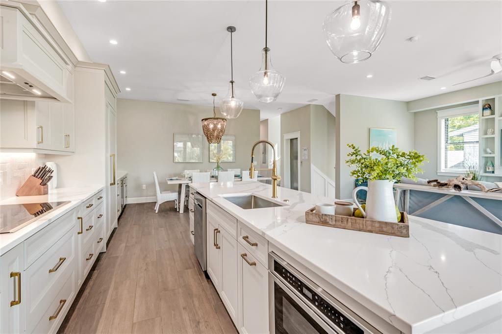 For Sale: $3,945,000 (6 beds, 6 baths, 3601 Square Feet)