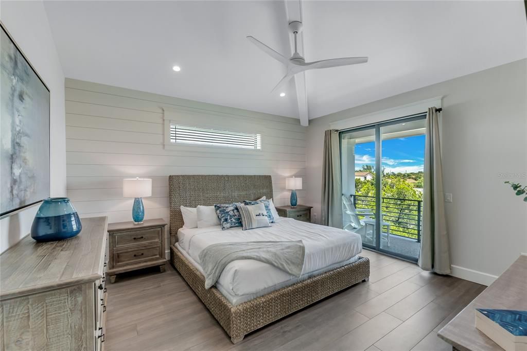 For Sale: $3,945,000 (6 beds, 6 baths, 3601 Square Feet)