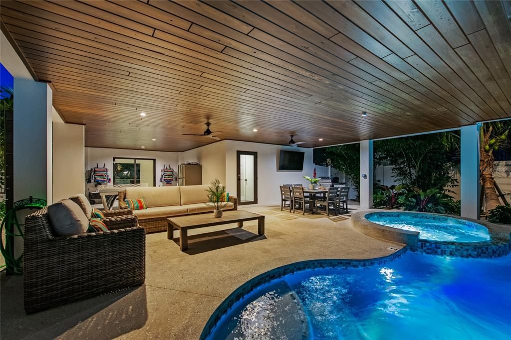 For Sale: $3,945,000 (6 beds, 6 baths, 3601 Square Feet)