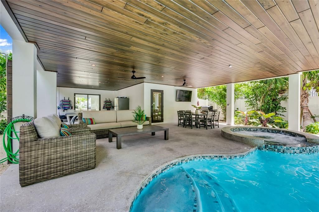 For Sale: $3,945,000 (6 beds, 6 baths, 3601 Square Feet)