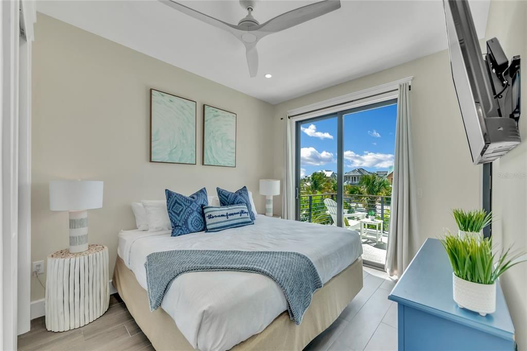 For Sale: $3,945,000 (6 beds, 6 baths, 3601 Square Feet)