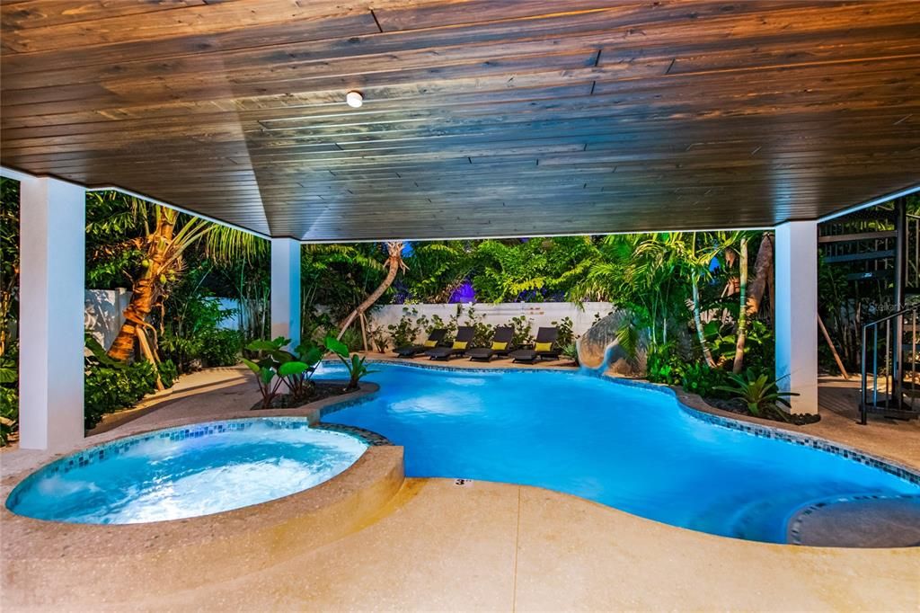 For Sale: $3,945,000 (6 beds, 6 baths, 3601 Square Feet)