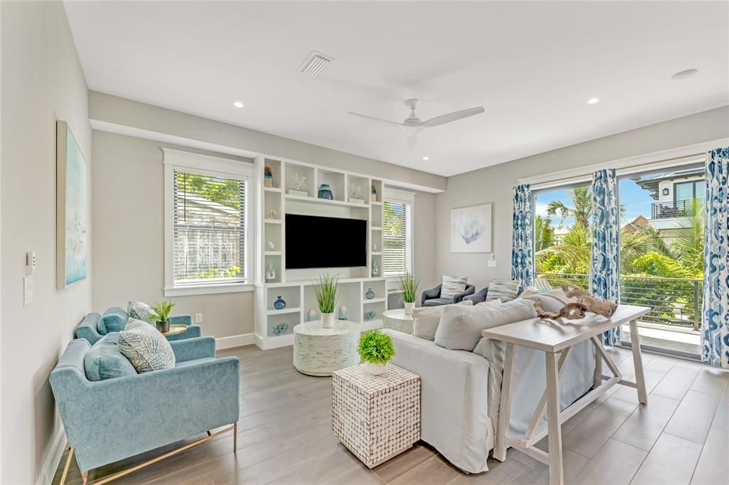 For Sale: $3,945,000 (6 beds, 6 baths, 3601 Square Feet)