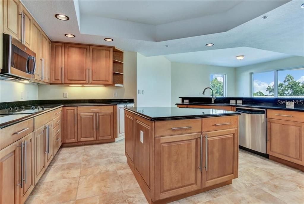 For Rent: $7,900 (3 beds, 3 baths, 2830 Square Feet)