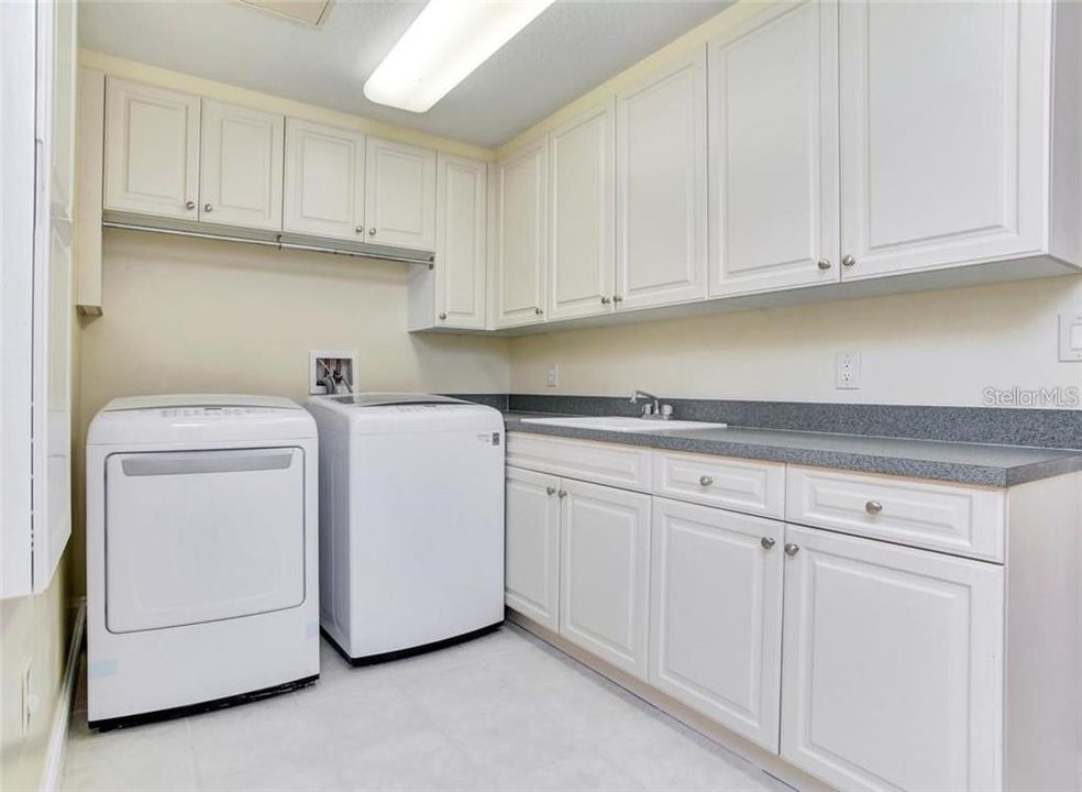 For Rent: $7,900 (3 beds, 3 baths, 2830 Square Feet)