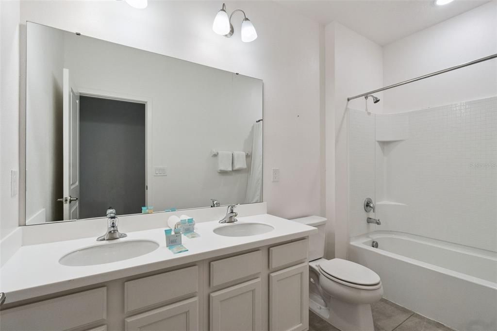 На продажу: $899,999 (12 спален, 11 ванн, 4762 Квадратных фут)