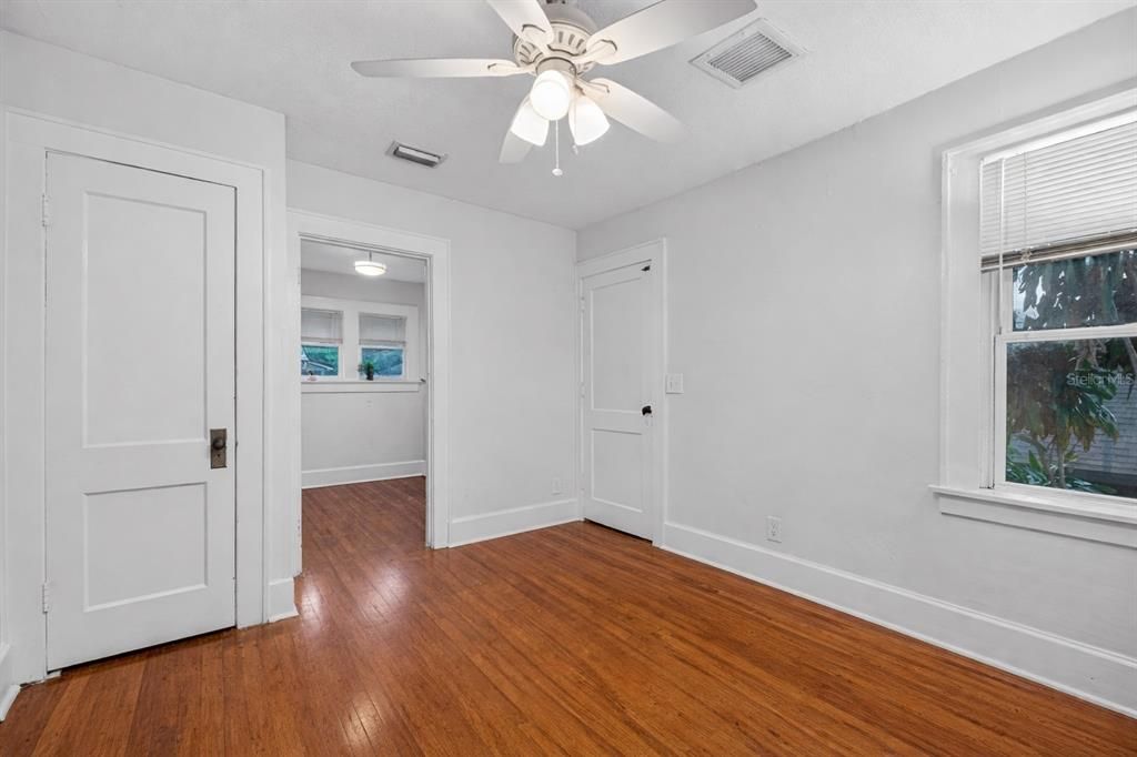 На продажу: $475,000 (4 спален, 0 ванн, 1364 Квадратных фут)