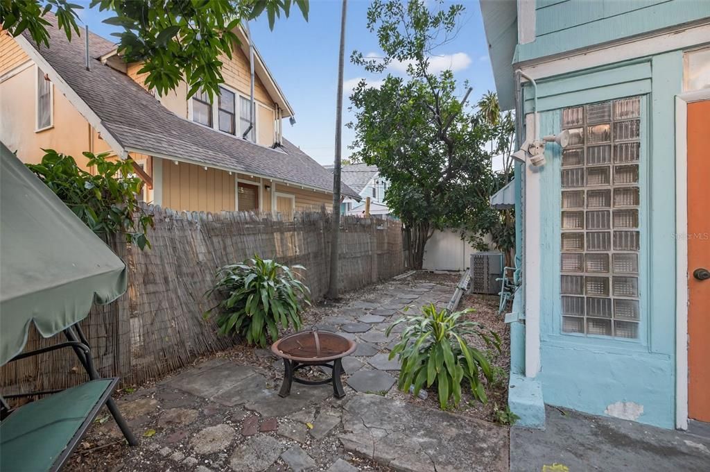 На продажу: $475,000 (4 спален, 0 ванн, 1364 Квадратных фут)